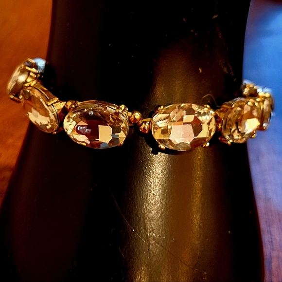 Elegant Gold and Large Crystal Rhinestone Stretch Bracelet NWOT - Picture 2 of 2